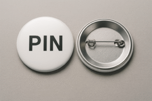 Przypinka pins i przypinka z agrafką – mały detal, wielka moc przekazu