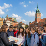 Jak zorganizować wycieczkę szkolną do dużego miasta? Praktyczny poradnik dla szkół i nauczycieli