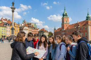 Jak zorganizować wycieczkę szkolną do dużego miasta? Praktyczny poradnik dla szkół i nauczycieli